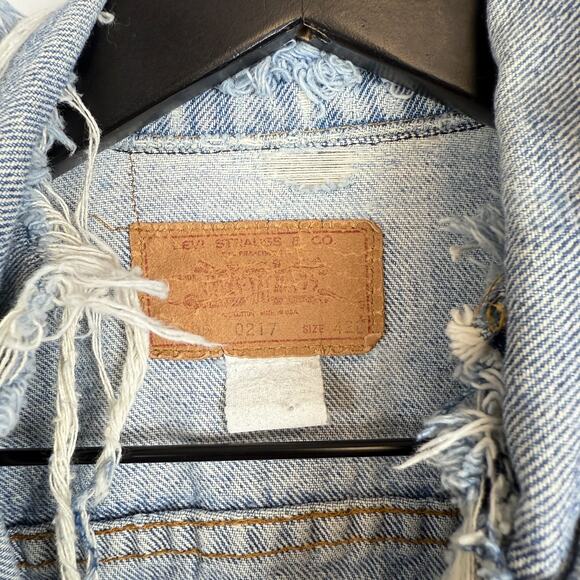 Vintage Levi’s Denim Jacket Trashed Blue Mens - 42L Large - Picture 5 of 10